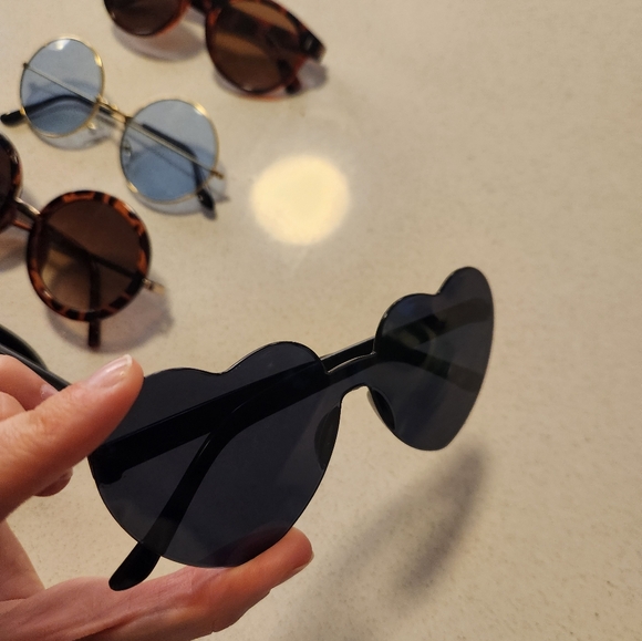 Sunglasses - Picture 2 of 6